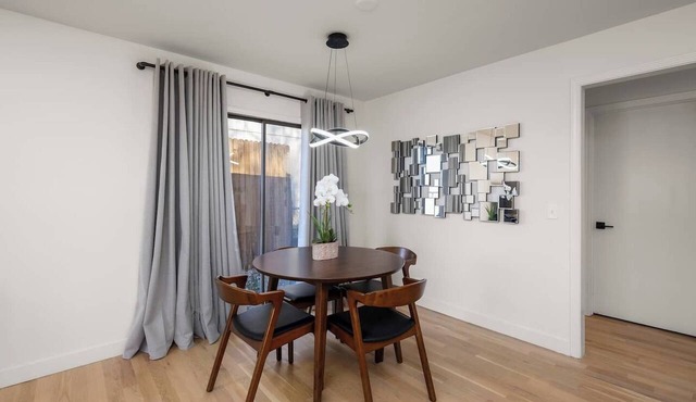 Luxury Modern 2BR W/Garage in Springfield