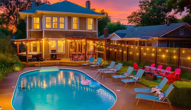 Luxury Retreat -Pool, Hot Tub, Fire Pit, BBQ & Games - BIG groups in Memphis