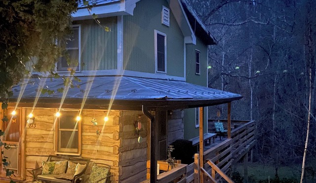 Magical Log Cabin Nestled by Creeks, Shenandoah Valley