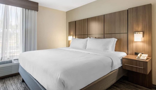 Memorable Space Coast Stay! 3 Stylish Units |Free Parking | Pets Welcome in Melbourne