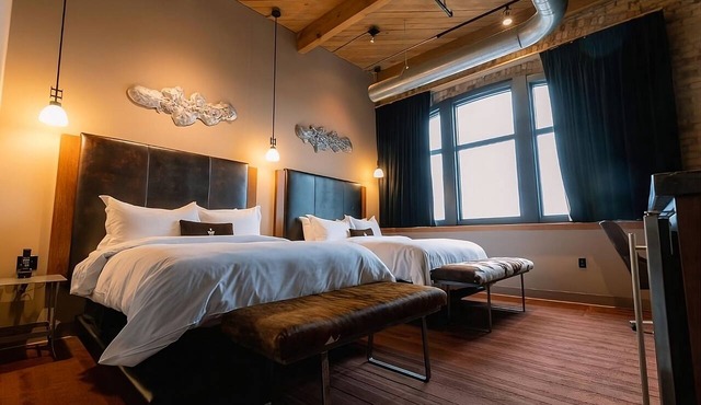 Milwaukee Haven, Custom Deluxe Two Queen Beds at The Iron Horse Hotel! in Milwaukee