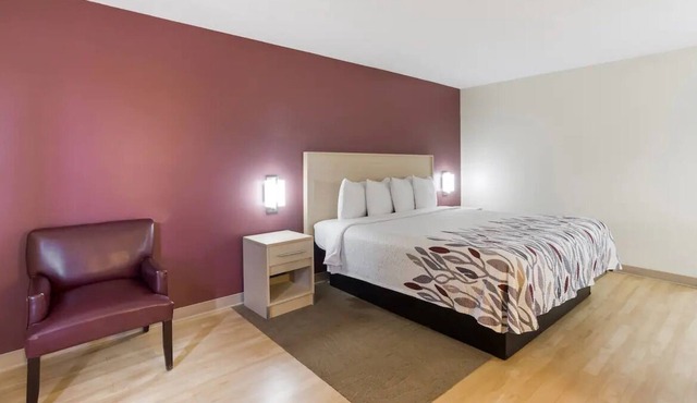 Minutes from Vanhook Falls Trailhead! Free Parking, Pet-friendly Property!