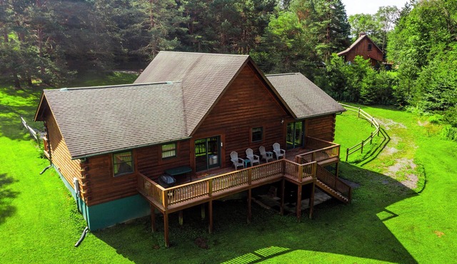 ML30 - Cozy Log Home! Hot tub! Pets OK! Fire pit!