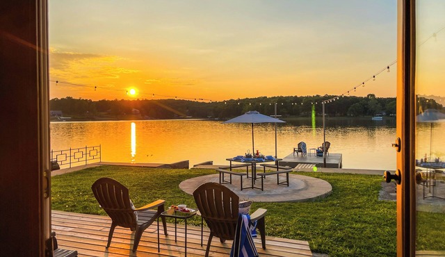Moat House on Crown Lake in Horseshoe Bend