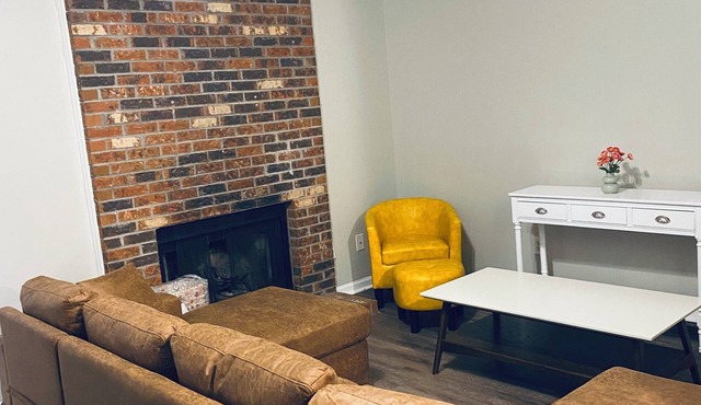 Modern 2BR Retreat Near Base & Beaches in Jacksonville
