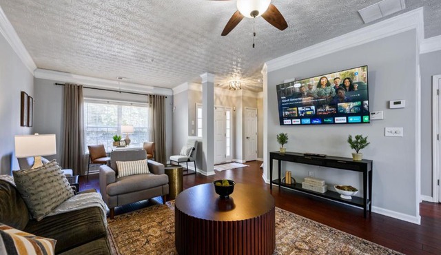 Modern 3BR Townhome Near Downtown Woodstock
