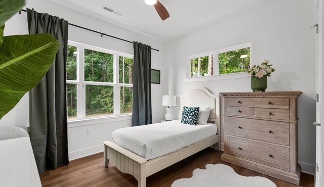 Modern 4BR Retreat Near CLT Airport & Uptown