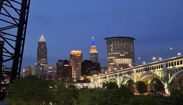 Modern Home in heart of Cleveland Flats with stunnnig views of Cuyahoga River in Cleveland