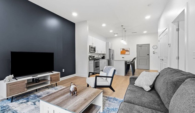 Modern Univ Circle Suite | UH/CWRU | Gated Parking in Cleveland