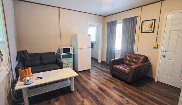 Motel Room 2 with Bar & Grill and Laundromat in Copperhill
