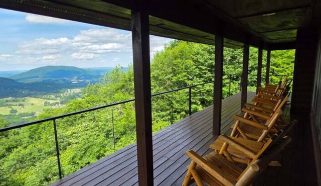 Mountain Getaway w/Hot Tub, Game Room & Views Near West Jefferson & Boone