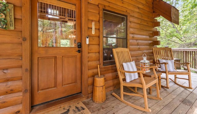 Mountain Log Cabin Near ASU with Soaking Tub & Views