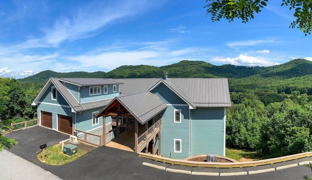 Mountain Refuge w/View, 12 Mi to Asheville!