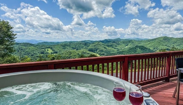 Mountain Retreat: Privacy & Comfort at 4,400 ft