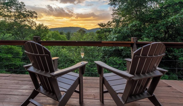Mountain Sunsets, Secluded, Rustic-Modern Charm, Close to Top Attractions & BRP