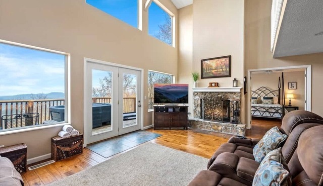 Mountain View Cabin with Hot Tub & Game Room