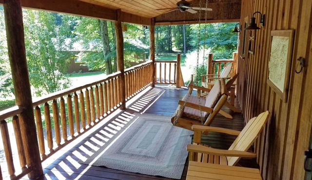 Mountainside cabin along the Pigeon River - Pickleball court on-site in Canton