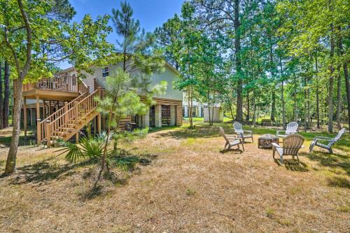 Mt Pleasant Retreat w/Grill: 10 Mi to Beach in Whitehall Terrace