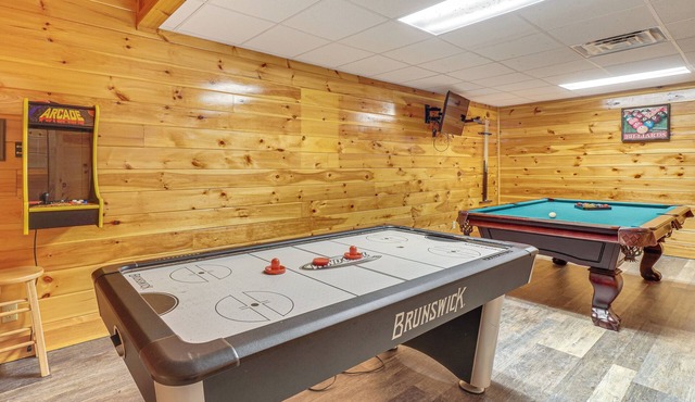 Mtn-View Gem w/Hot Tub + Game Room in Sevierville