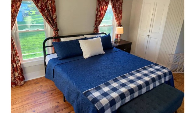 Mulberry Run Farmhouse - Steps away from family-run Farm Market! in Strasburg