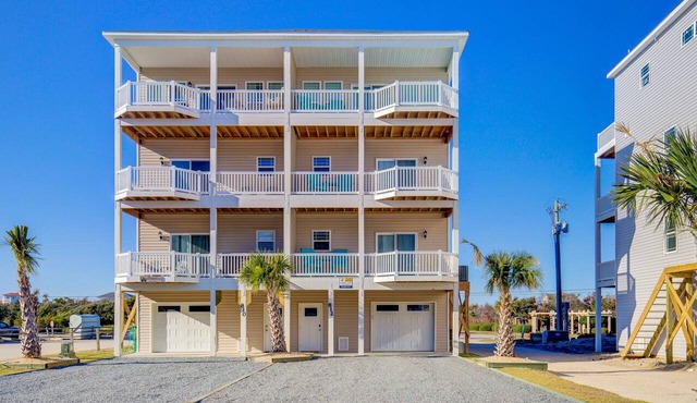 Multi-level duplex with beautiful ocean and Intracoastal views, elevator & pool in North Topsail Beach