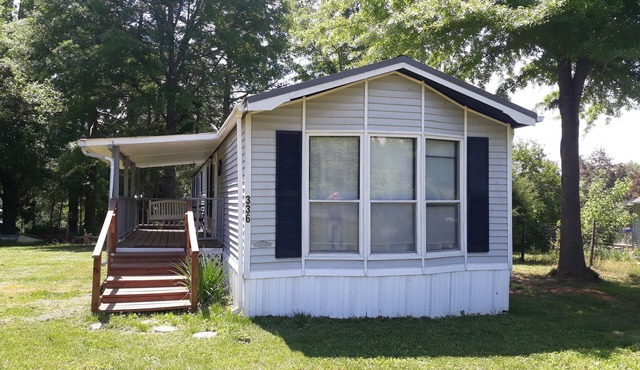 Nana's Place, 5 min. off I-77, Stone Mtn. State Pk, Cruise-ins
