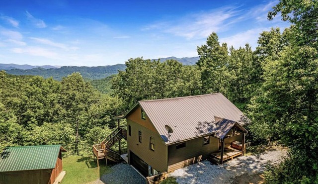 Nantahala Nook Hot Tub, Game Room & Stunning Views