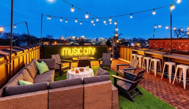 Nashville rooftop house with karaoke garage, sleeps 12 near Centennial Park