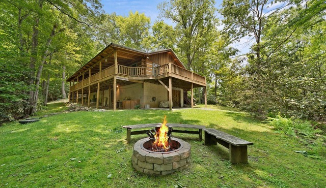Natures Call-Hot tub, Creek, Game Room, Pets OK