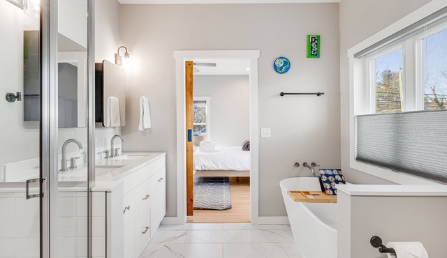 NEW Dream Weaver - 5 min Walk to Main Street!