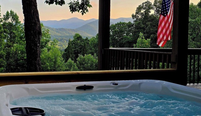 New Hot Tub! 5 Min to Lake! 4 BR, Firepit, Gameroom, Mntn Views, Family Friendly