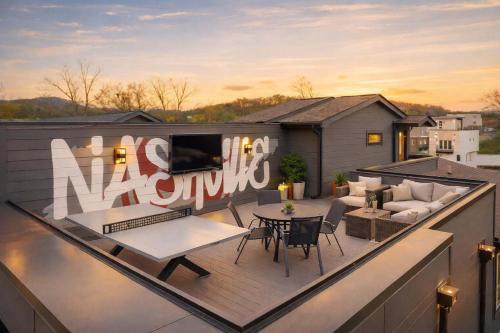 NEW Modern Multi-Level Home PoolTable & Rooftop