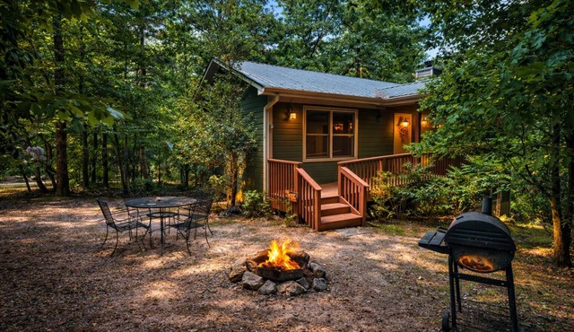 New! Mtn Laurel 6/5! Pool Table & Close to Helen!