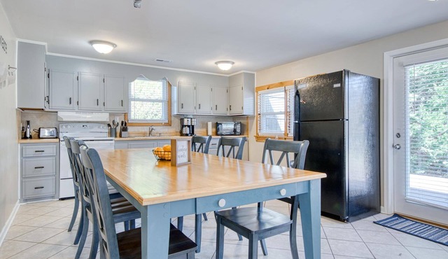 New River 3BR - Fishing, Kayaking, Hot tub, VT Game Weekends