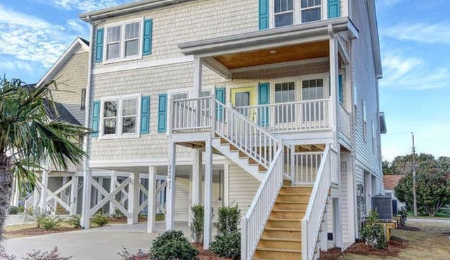 Newer home 2 blocks from downtown Carolina Beach