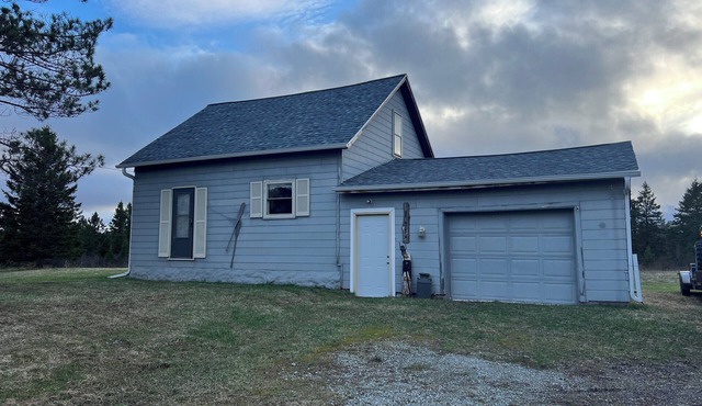 Nice 3-bedroom cottage in Ewen just minutes from Bergland, MI and Lake Gogebic in Ewen