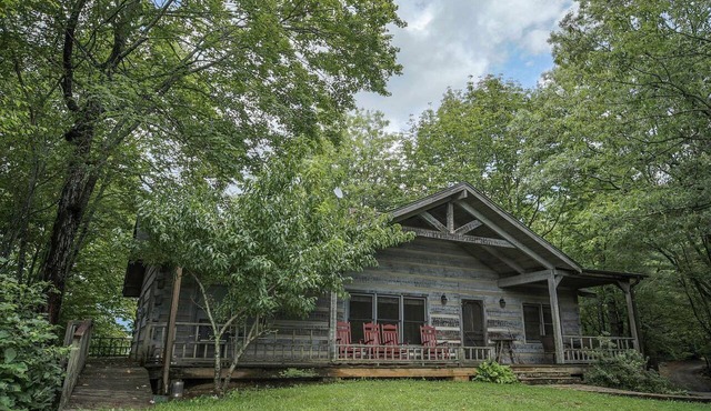 North Carolina Cabin with Spectacular Views of the Mountains, Perfect for an Outdoor-Adventure Vacation in Spruce Pine