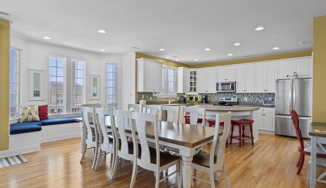 Oceanfront, private pool,hot tub,elevator located in the Dolphin Ridge community