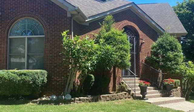One-of-a- kind 5-bedroom house with lovely lake view in Lexington, Kentucky