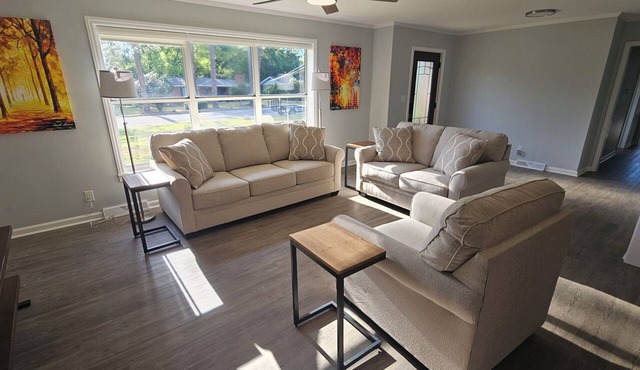 Open floor-plan - Large Covered Patio - Kitchen Island - 5 beds in Dothan