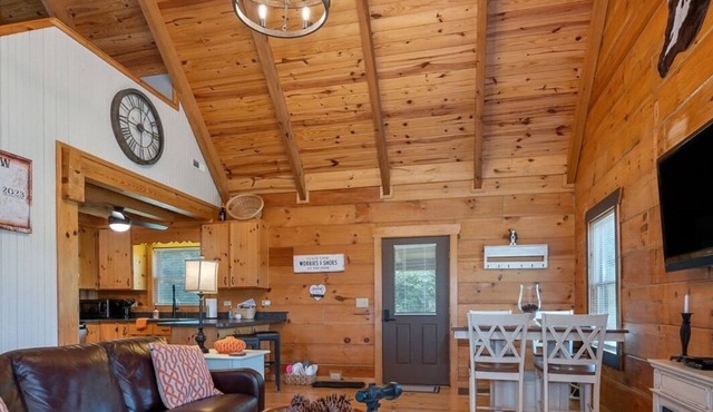 Orchard View Log Cabin Near Lake Lure & Tryon IEC