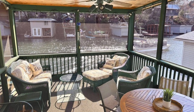"Overshore Cottage": Lakefront - 1,100 ft² - Private Dock - Pet Friendly!