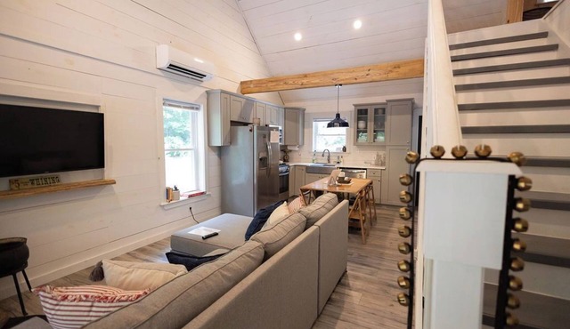 Pap’s Place-Pet friendly Lakefront cabin w/dock on secluded Lake Hartwell cove in Fair Play