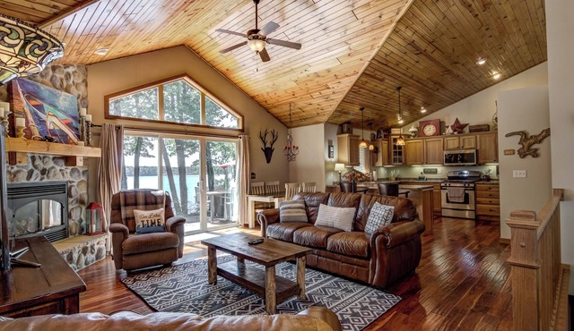 Paradise Point on Lake Holcombe! in Holcombe