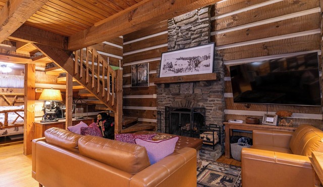 Peaceful 2BR Cabin near Boone w/Hot Tub Fire Pit!