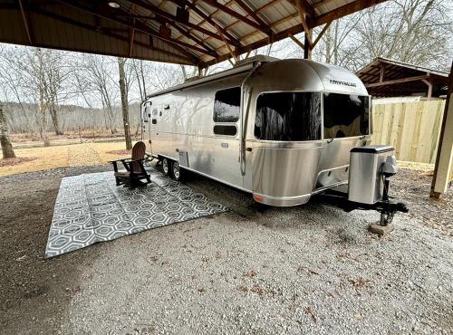 Peaceful Lakeside Covered Airstream with Firepit & Kayaks Near Centre, AL in Centre