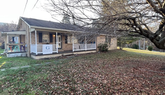 Peaceful Single-Level Retreat, Near Harpers Ferry, Easy Access + Prime Location