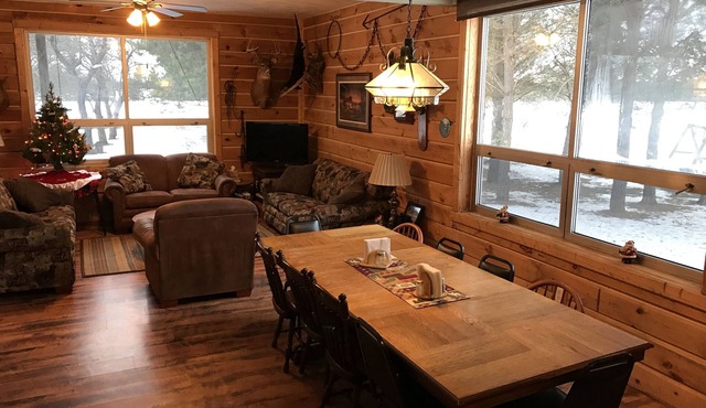 Perfect lodging for big groups, 8 bedroom + in Rapid River