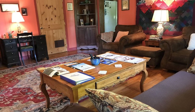 Pet Friendly 2 Bedroom Close to Lake Lure Chimney Rock Tryon Equestrian 28139