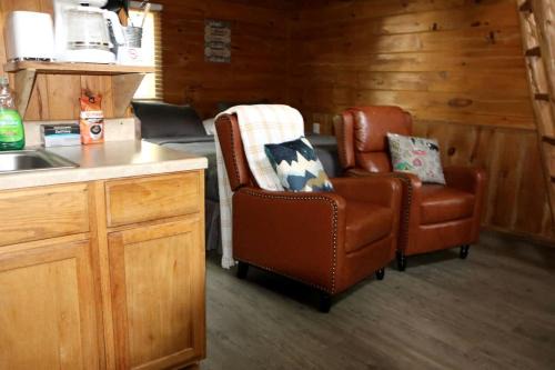Pet Friendly Log Cabin with Firepit near Green River Lake in Columbia, Kentucky
